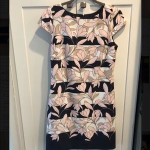 Vince Camuto New w/out tags Size 6